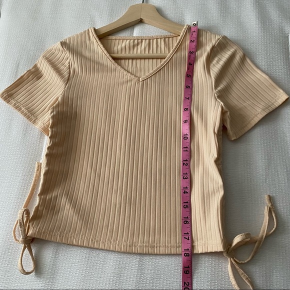 Stretchy Ribbed Ruched Drawstring Side V-Neck Tee - Picture 4 of 7